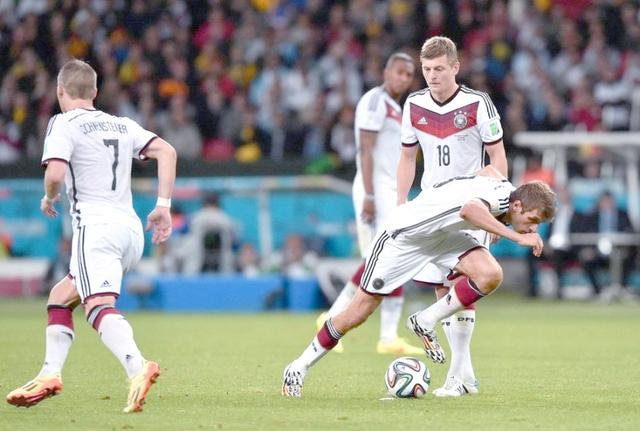 欧洲球队为胜利展开激烈较量(欧洲球队为胜利展开激烈较量的比赛) 欧洲球队为胜利展开激烈较量(欧洲球队为胜利展开激烈较量的比赛)